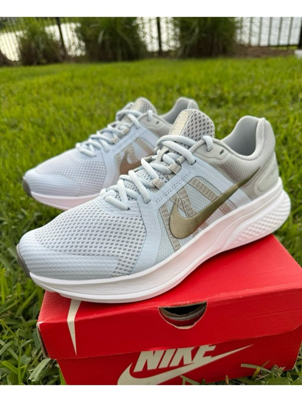 9.5 Nike Men's Nike Run swift 2 light blue / gray / silver CU3528-400 RUNNING